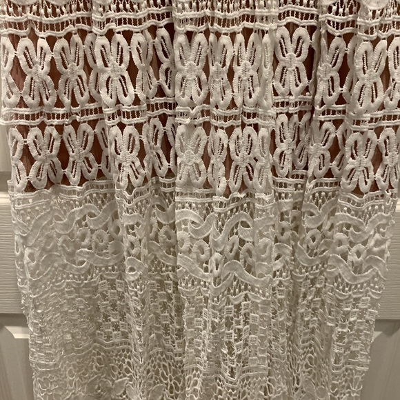White crochet lace maxi with nude lining - Picture 5 of 9